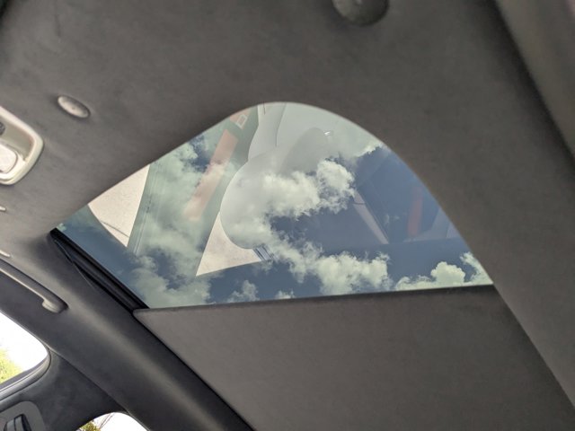 Vehicle image 23 of 31