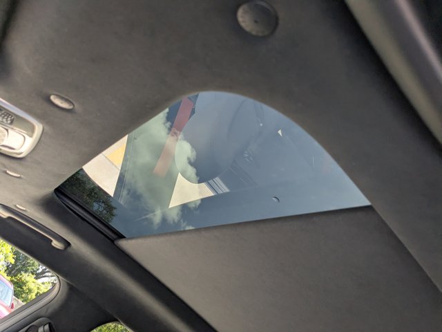 Vehicle image 23 of 30