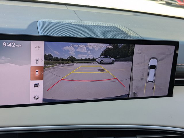 Vehicle image 19 of 30