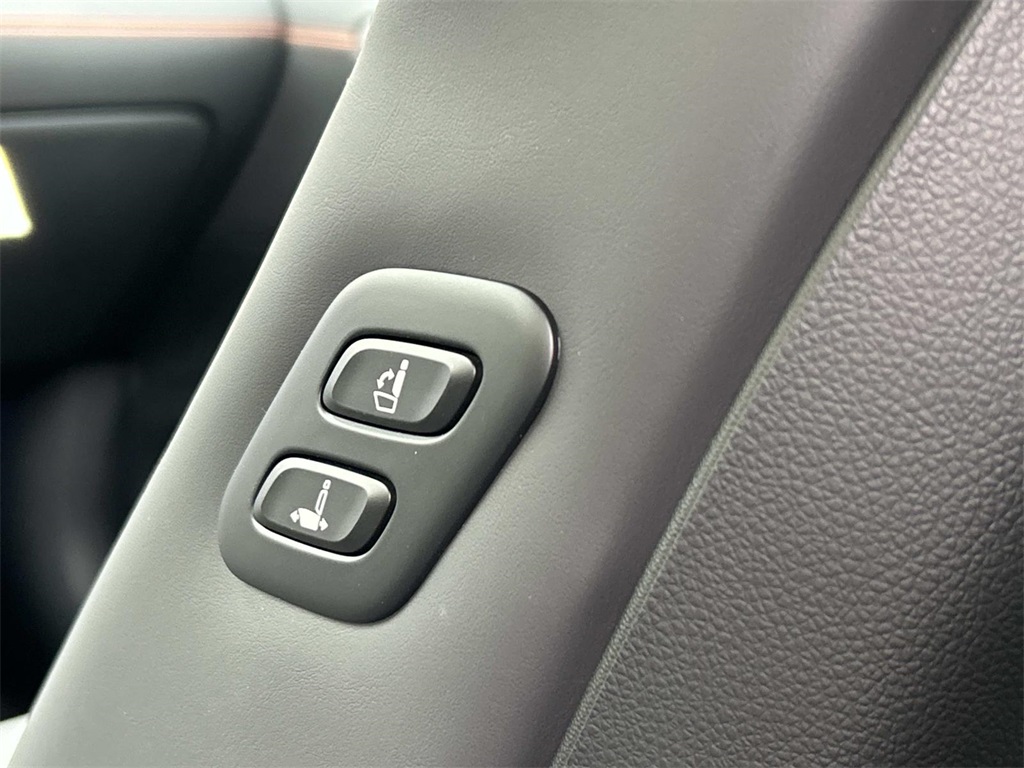 2026 Genesis GV70 3.5T Sport Prestige Image 27 of 41