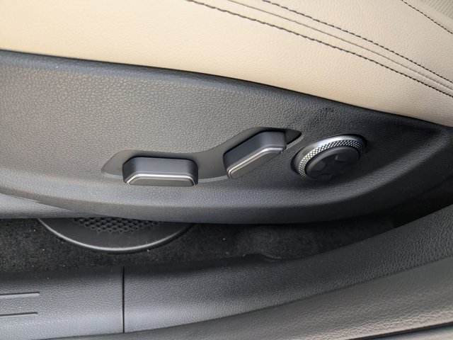 Vehicle image 24 of 29