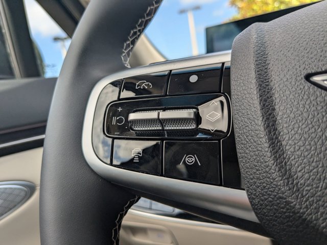 Vehicle image 28 of 29