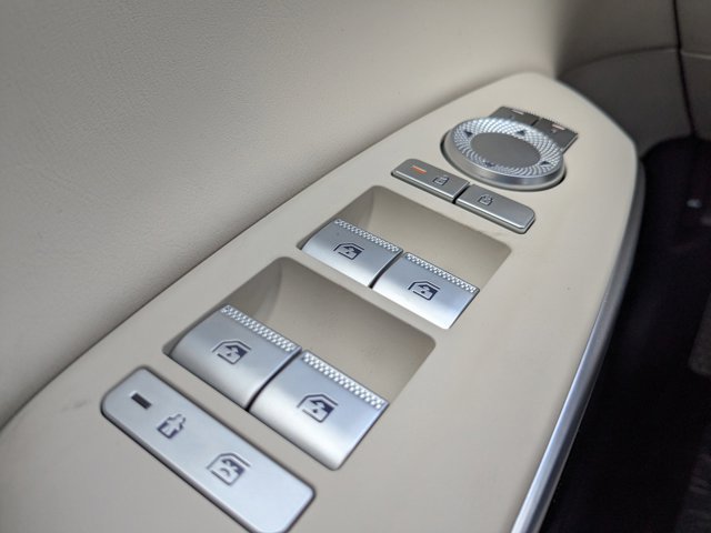 Vehicle image 20 of 29
