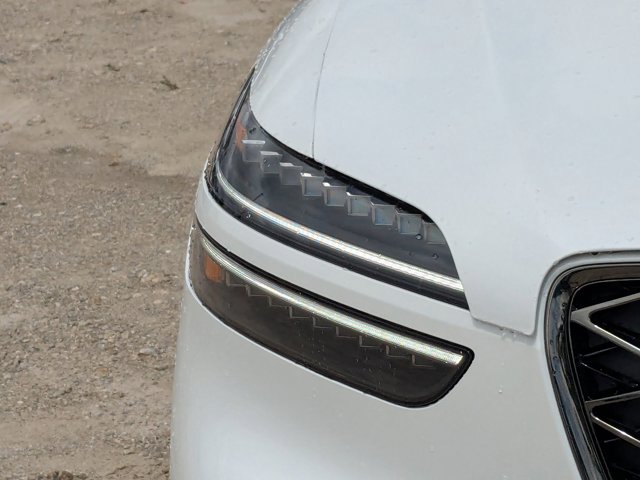Vehicle image 23 of 31
