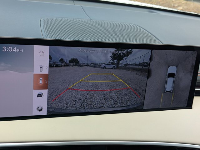 Vehicle image 21 of 31
