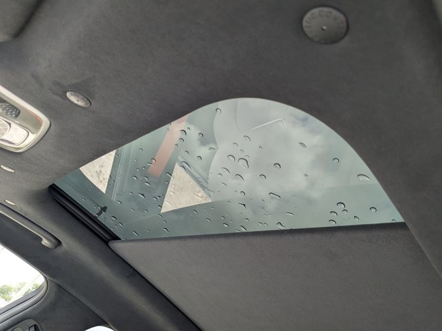 Vehicle image 26 of 31