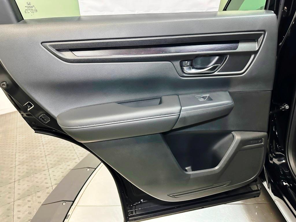 Vehicle image 19 of 23