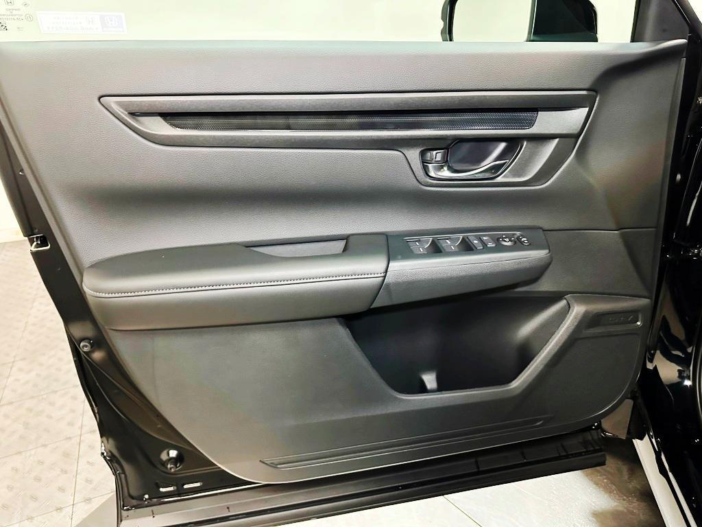 Vehicle image 18 of 23
