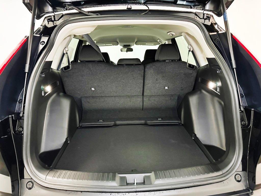 Vehicle image 11 of 23