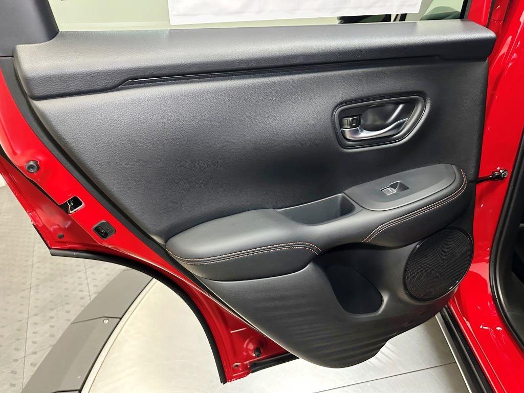 Vehicle image 19 of 23