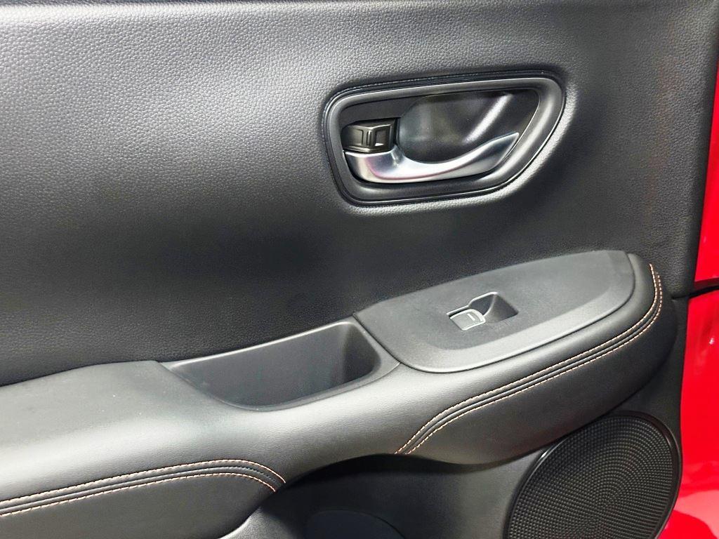 Vehicle image 17 of 23