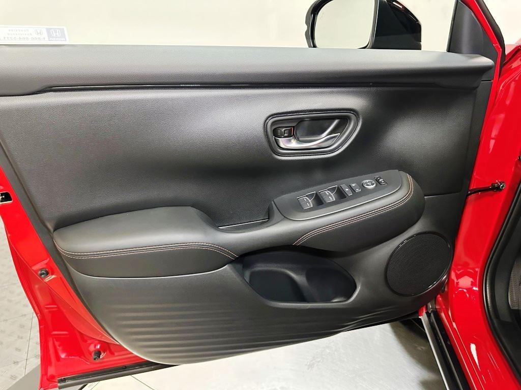 Vehicle image 18 of 23