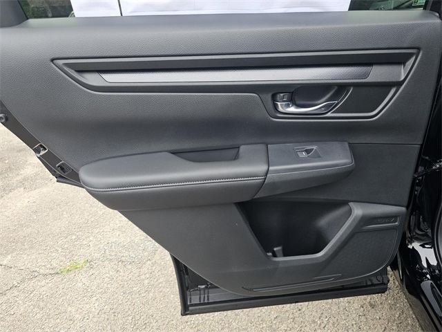 Vehicle image 17 of 21