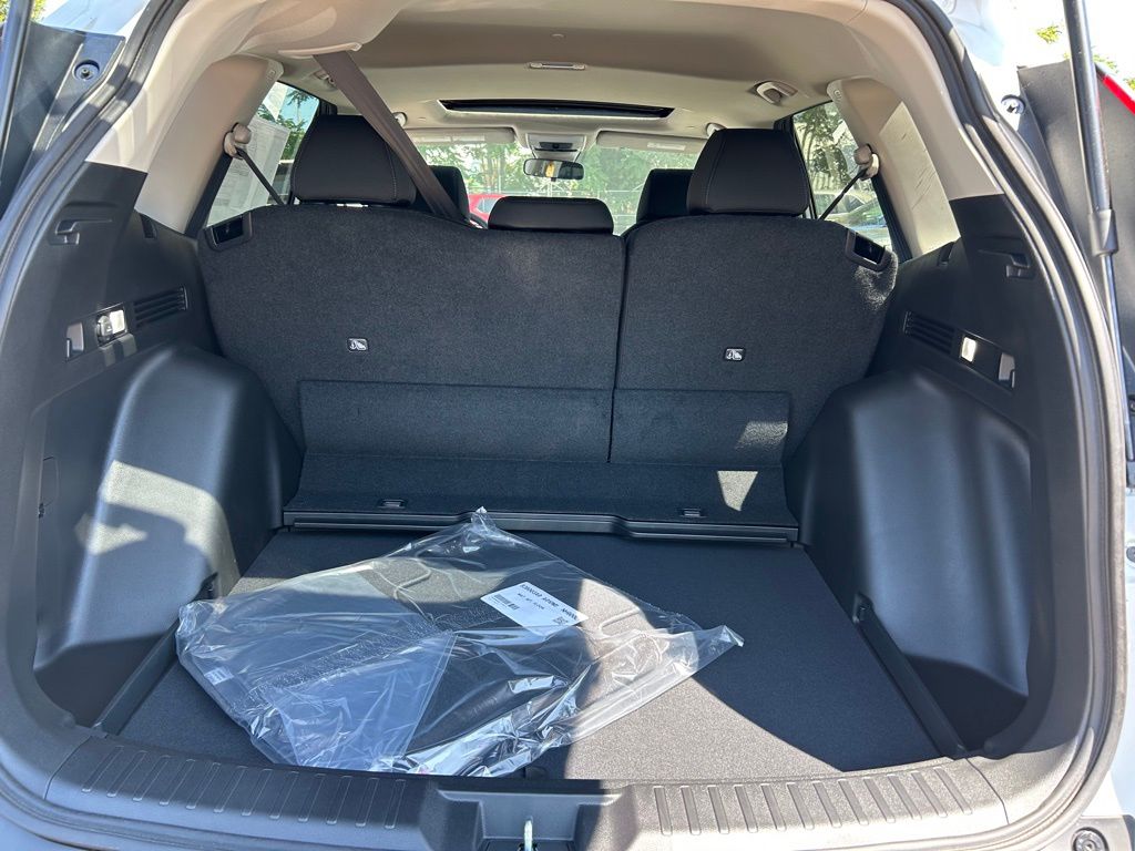 Vehicle image 10 of 29