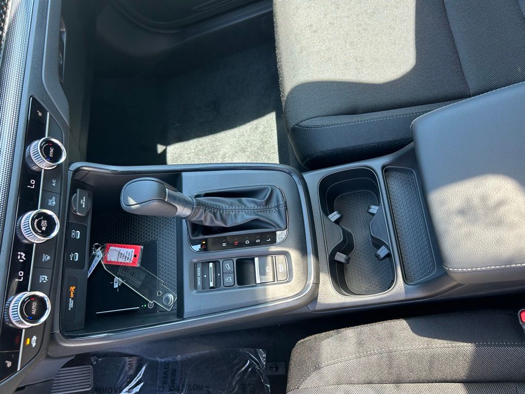 Vehicle image 23 of 29