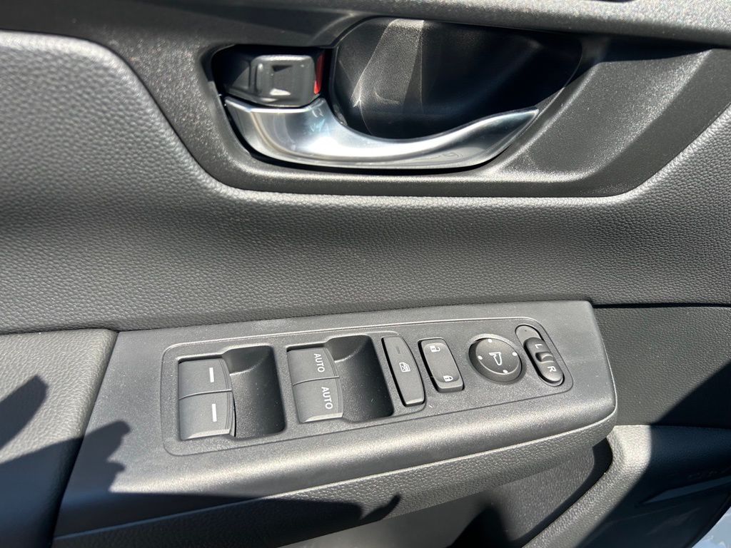 Vehicle image 25 of 29
