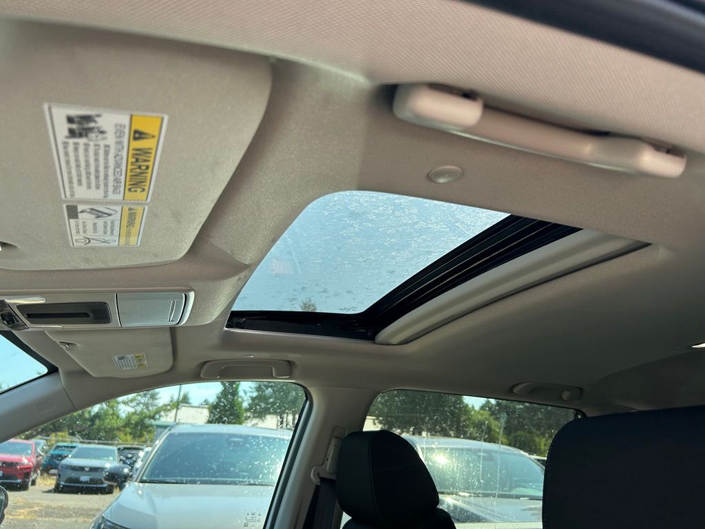 Vehicle image 27 of 29