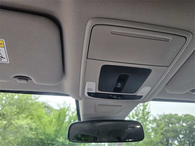 Vehicle image 20 of 22
