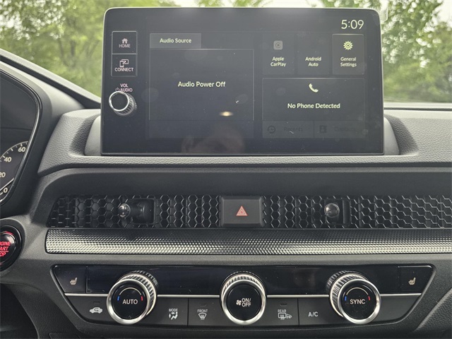 Vehicle image 15 of 22