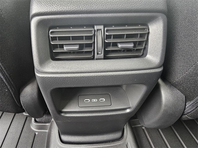 Vehicle image 19 of 22