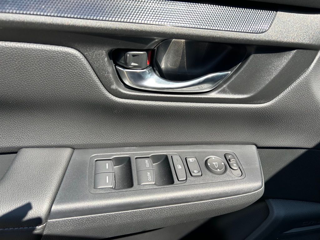Vehicle image 25 of 30