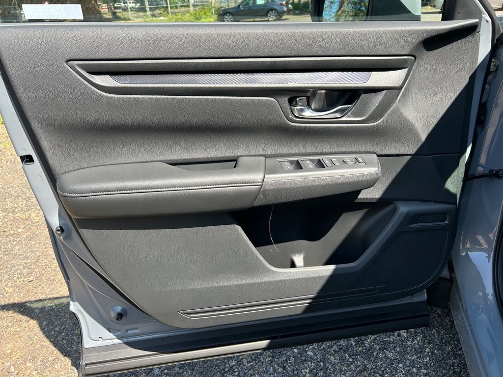 Vehicle image 24 of 30