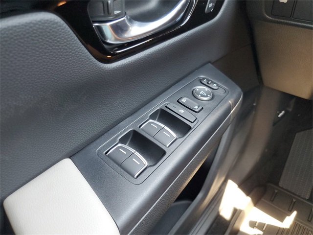 Vehicle image 24 of 30