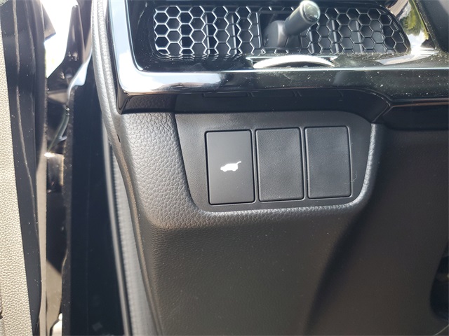 Vehicle image 26 of 30