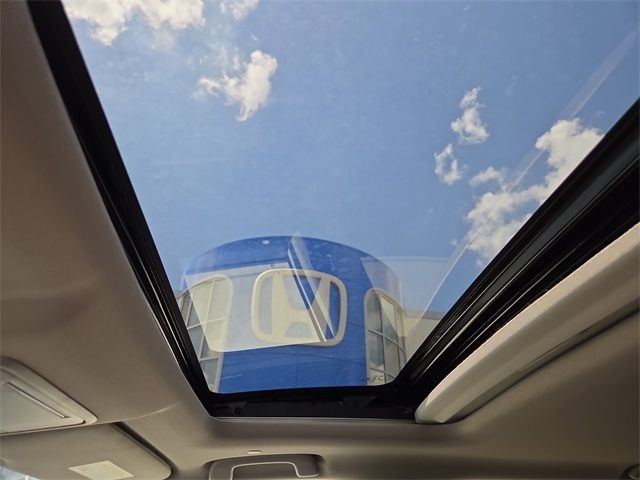 Vehicle image 15 of 15