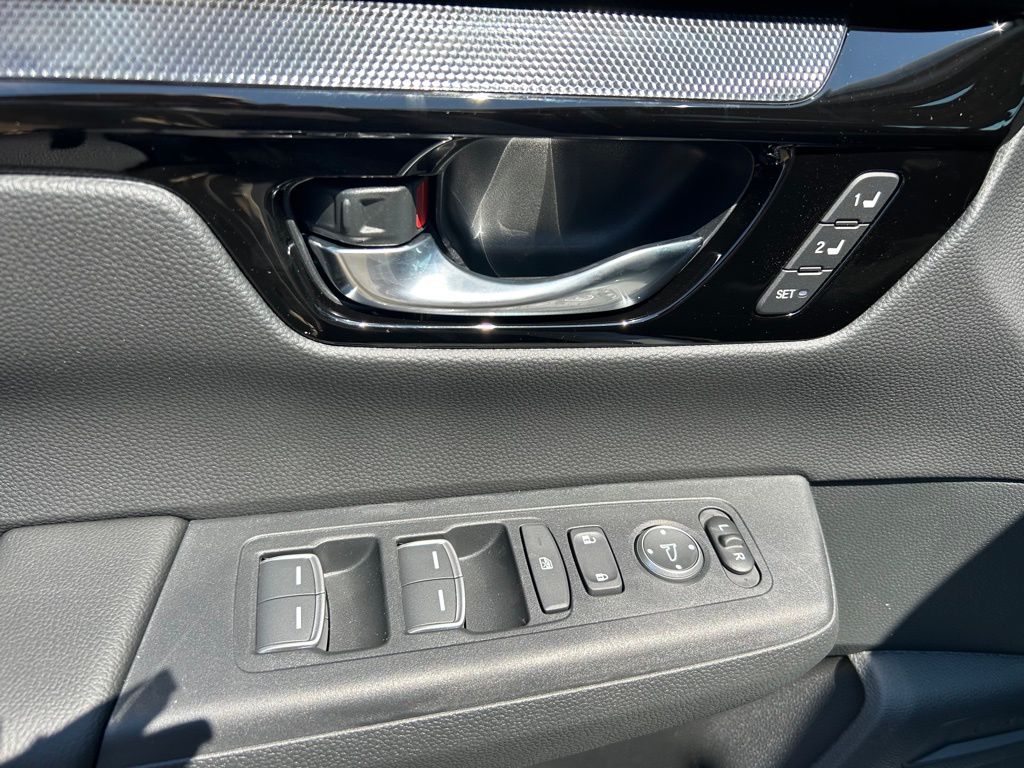 Vehicle image 26 of 29