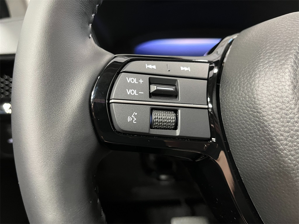 Vehicle image 22 of 28