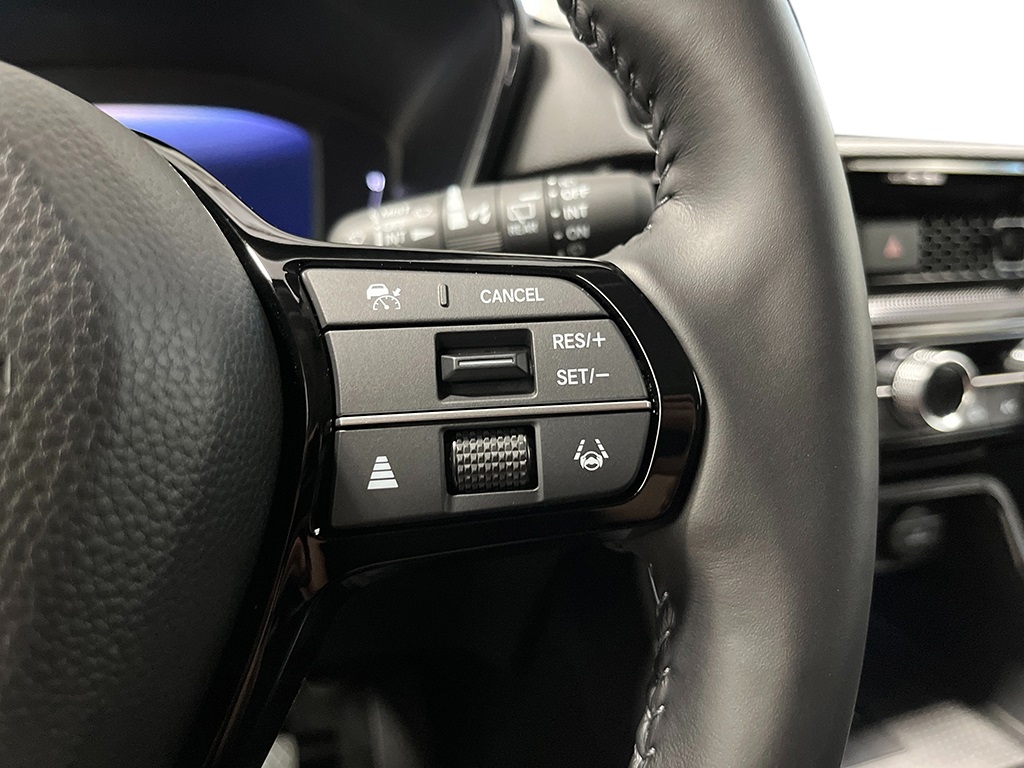 Vehicle image 24 of 28
