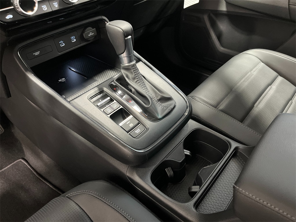 Vehicle image 20 of 28