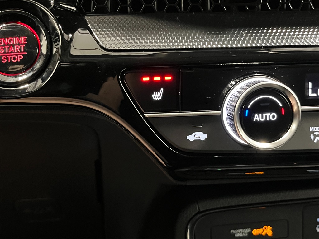 Vehicle image 25 of 28