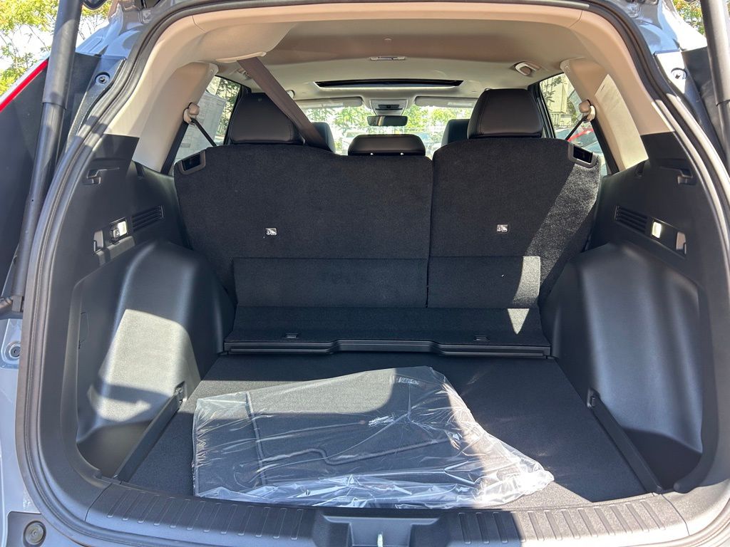 Vehicle image 10 of 29