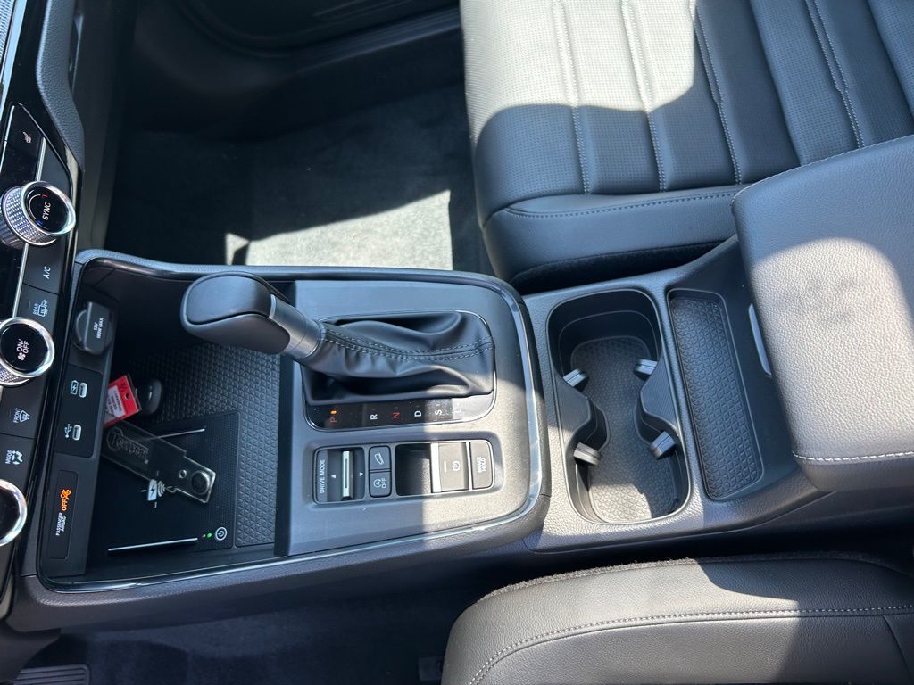Vehicle image 23 of 29