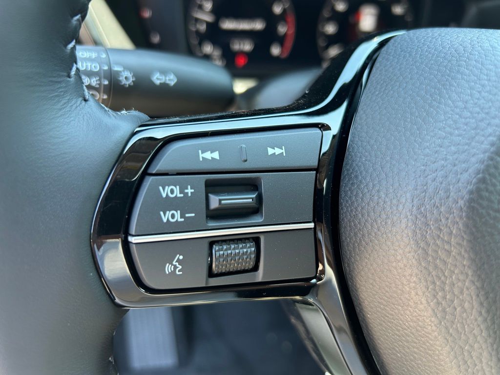 Vehicle image 26 of 29