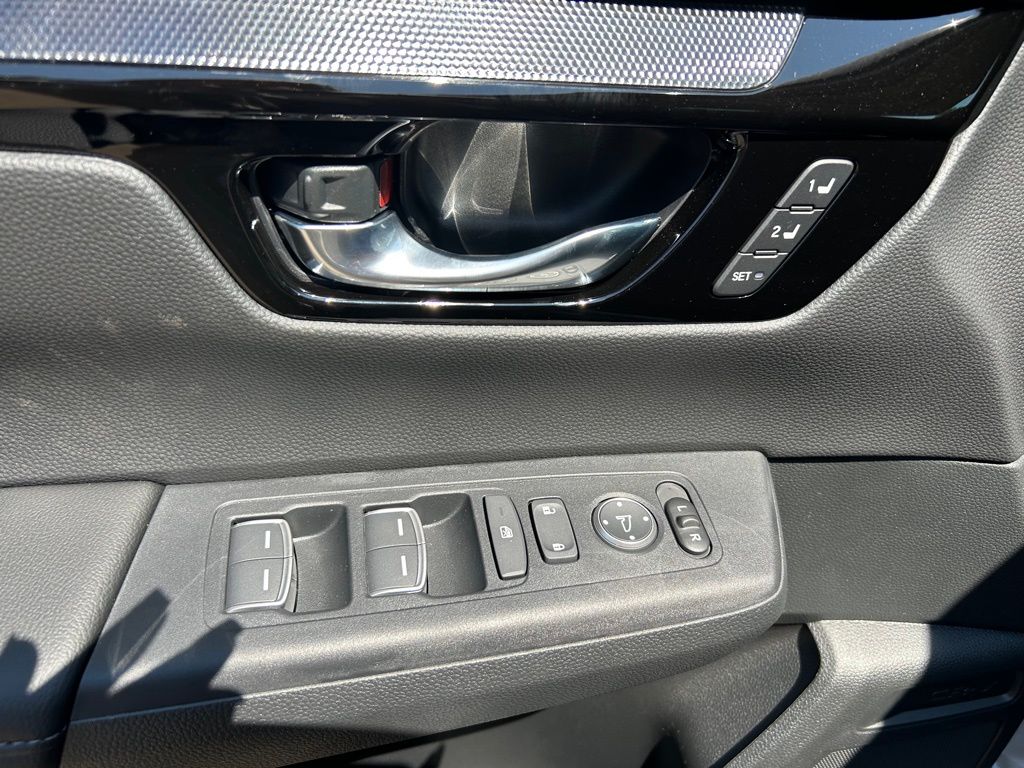 Vehicle image 25 of 29