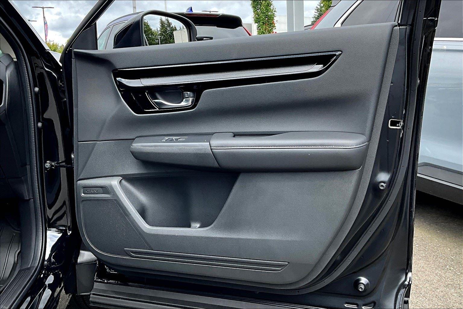 Vehicle image 24 of 27