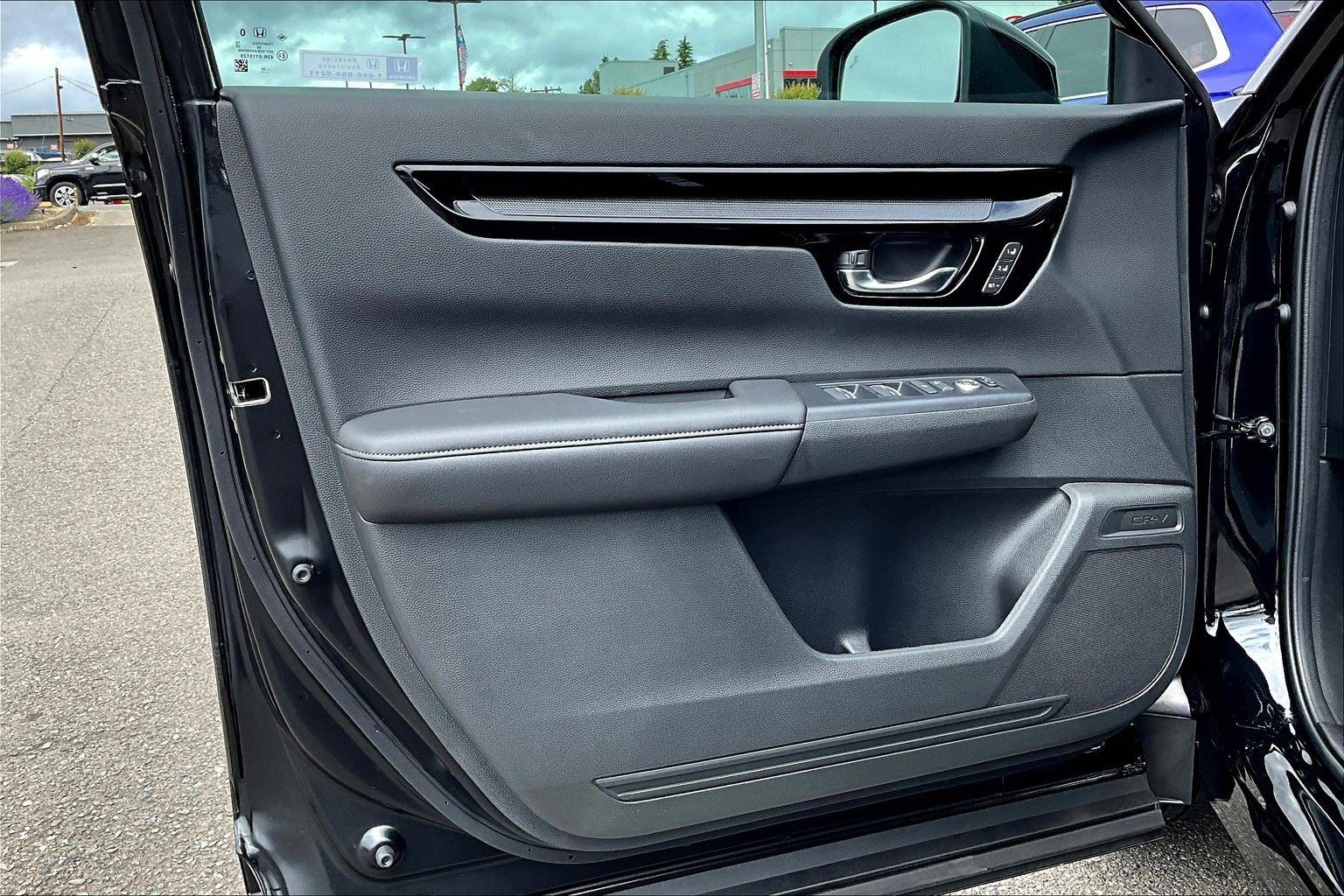 Vehicle image 23 of 27