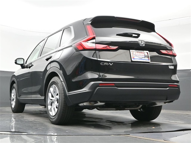 Vehicle image 17 of 32