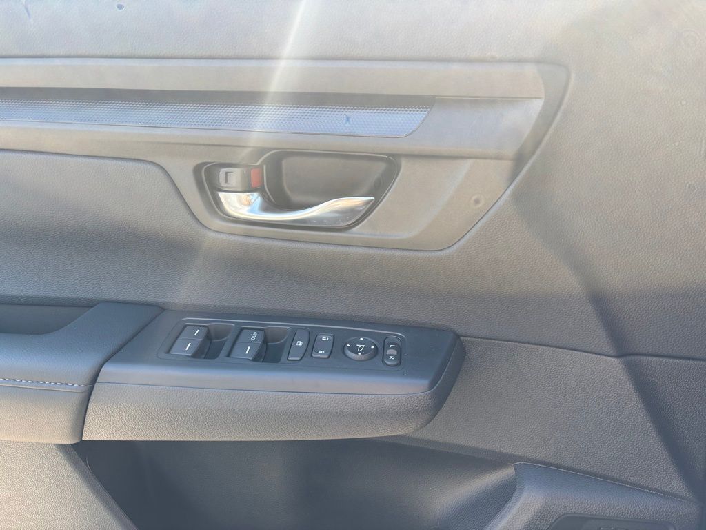Vehicle image 21 of 27