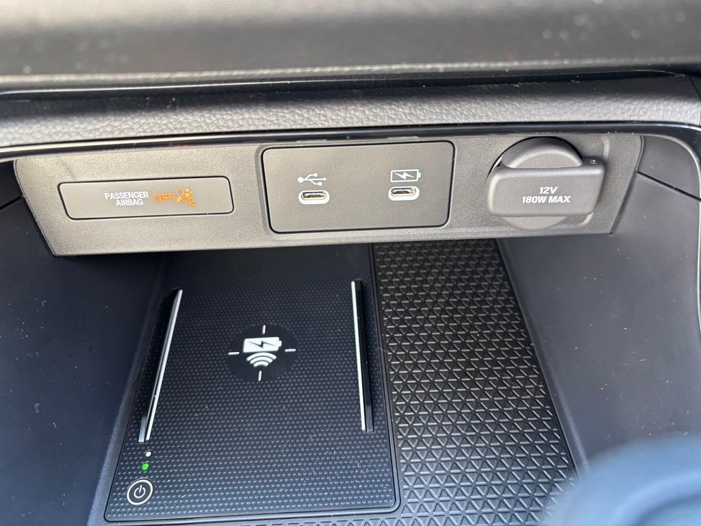 Vehicle image 22 of 27