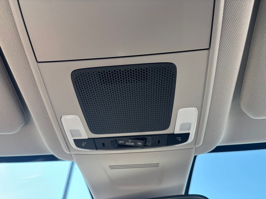 Vehicle image 26 of 27
