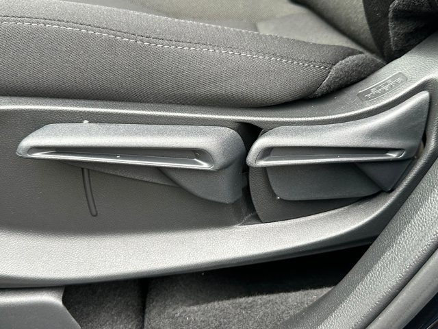 Vehicle image 28 of 30