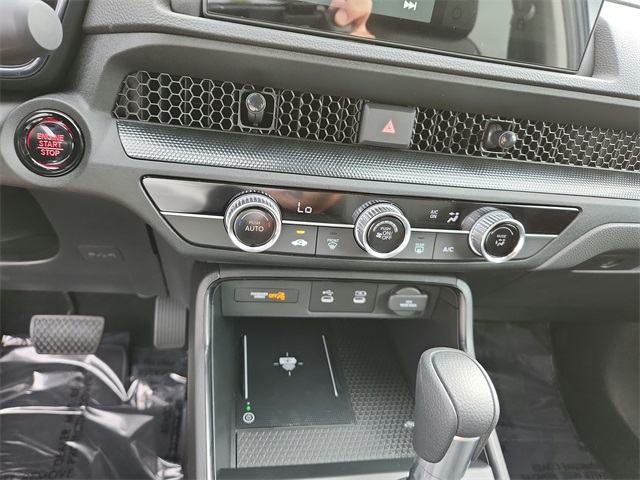 Vehicle image 14 of 25