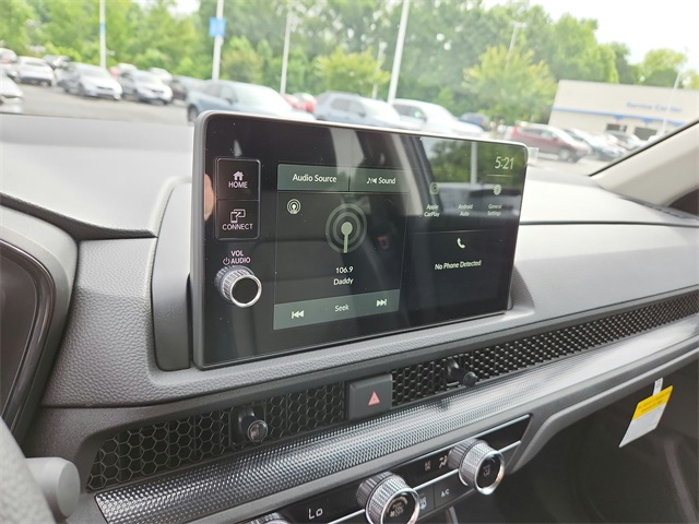 Vehicle image 15 of 25