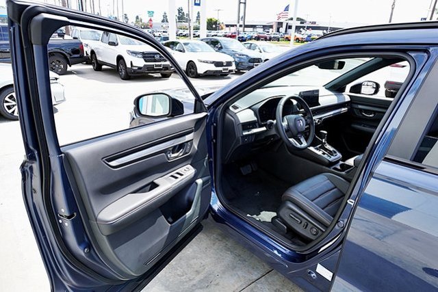 2026 Honda CR-V Hybrid Sport-L Image 18 of 41