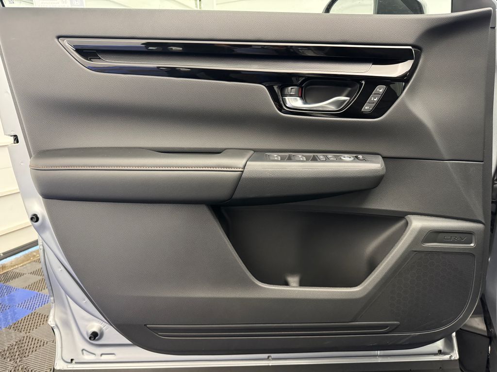 2026 Honda CR-V Hybrid Sport Touring Image 26 of 37