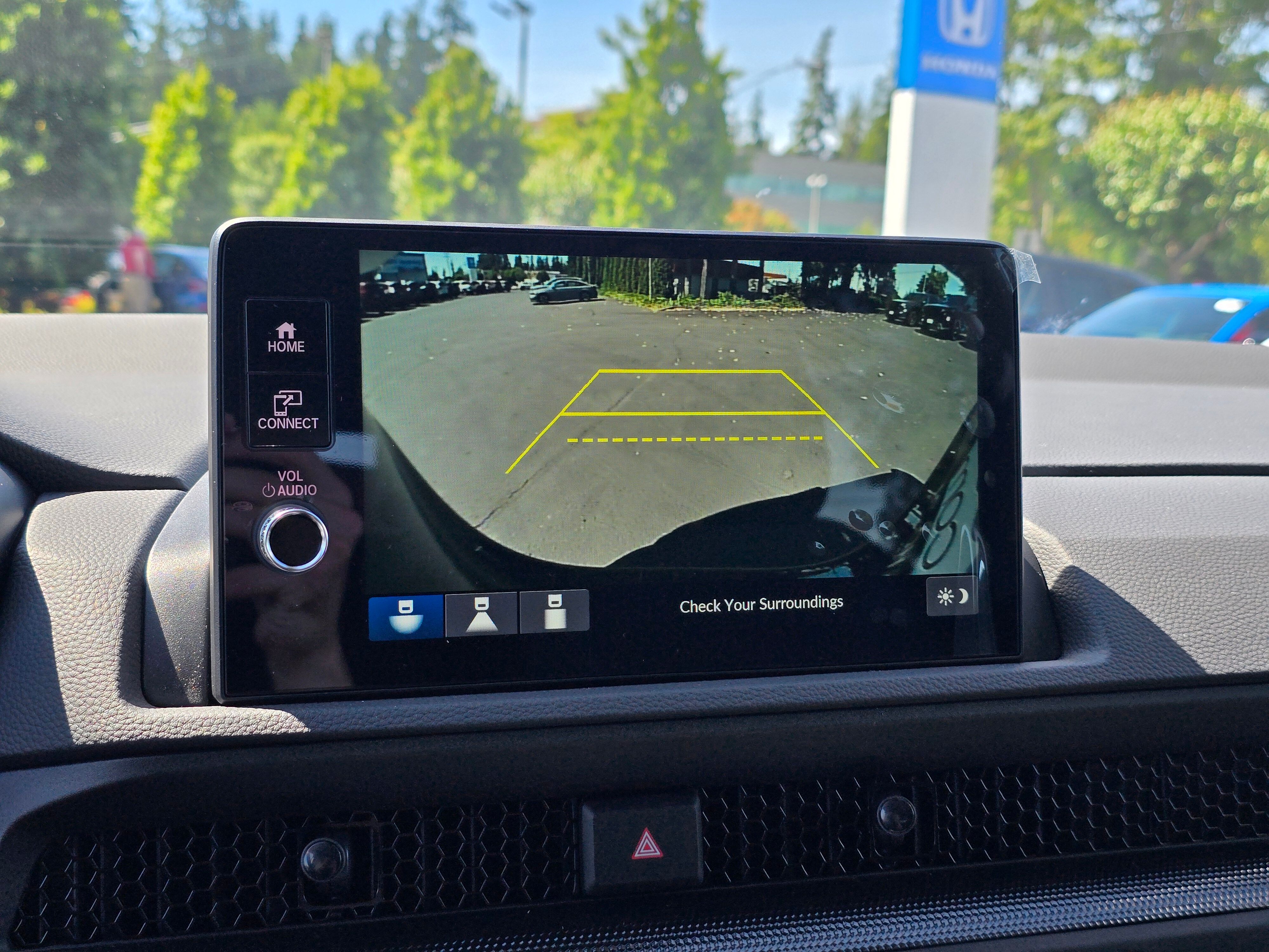 Vehicle image 18 of 25